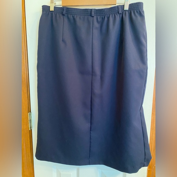Collections Plus Women’s Size 20-W Navy Blue Skirt - Picture 3 of 5